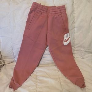 New Pink NIKE sweatpants for girls, retailed at $65, now available for just $35!